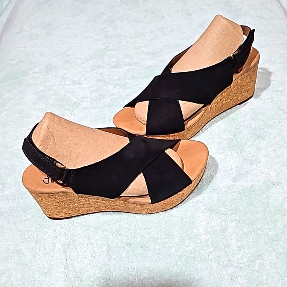 Clarks Women's Annadel Eirwyn Wedge Sandal, Black Nubuck, Size 8 US